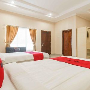 RedDoorz @ Hotel Copacobana Bengkulu